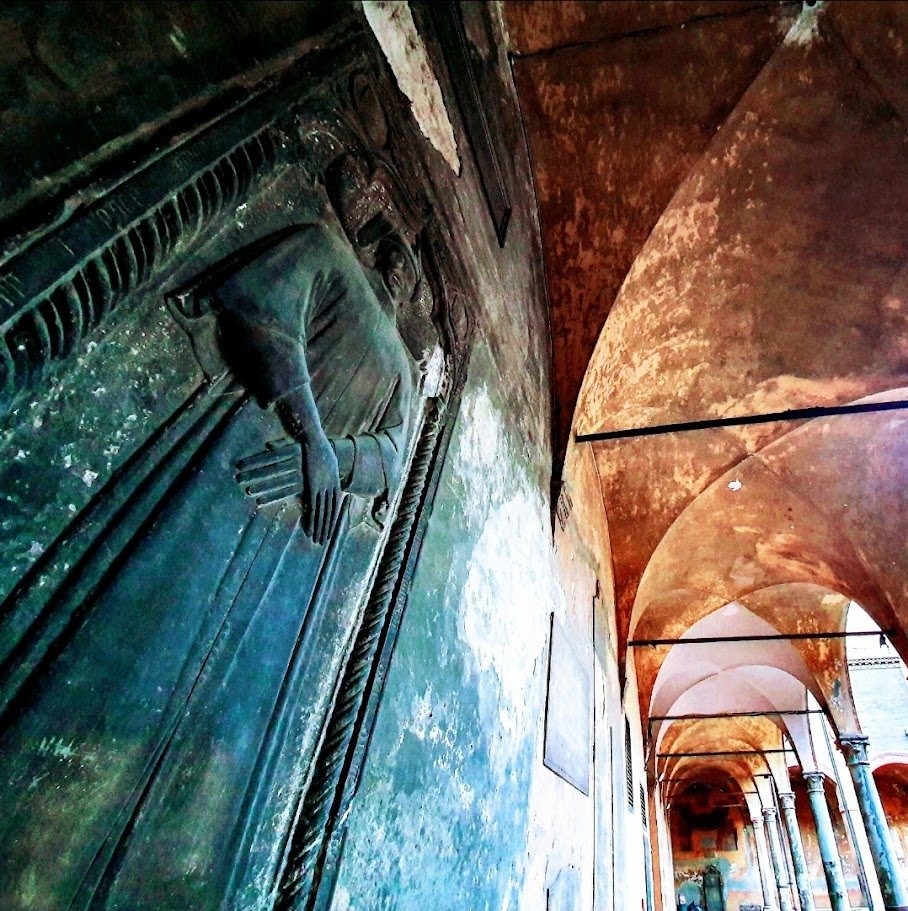 La porta di bronzo del chiostro di San Martino, Bologna